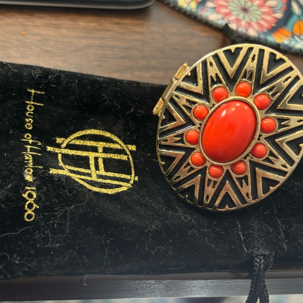 House of Harlow Red/ Coral Cabochon locket ring, 8